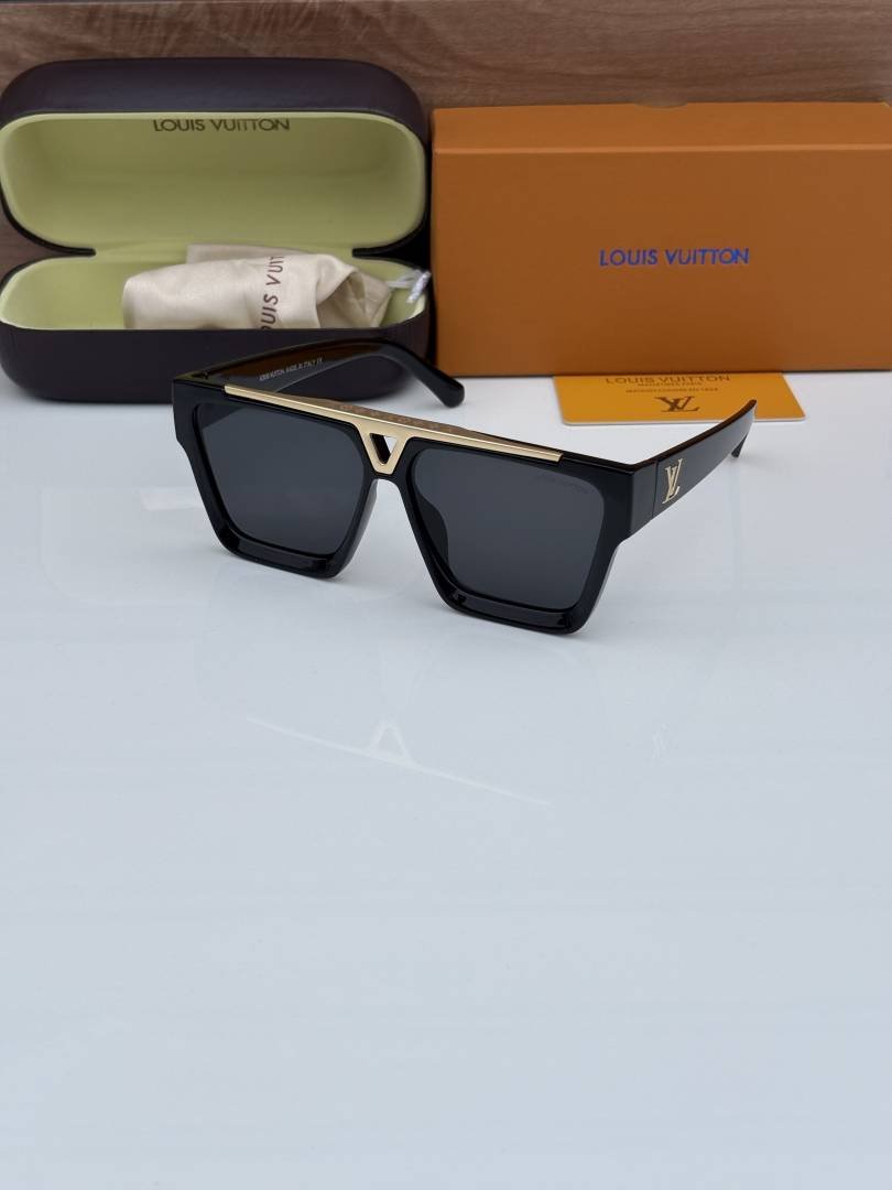 luois vuton 1502 golden black