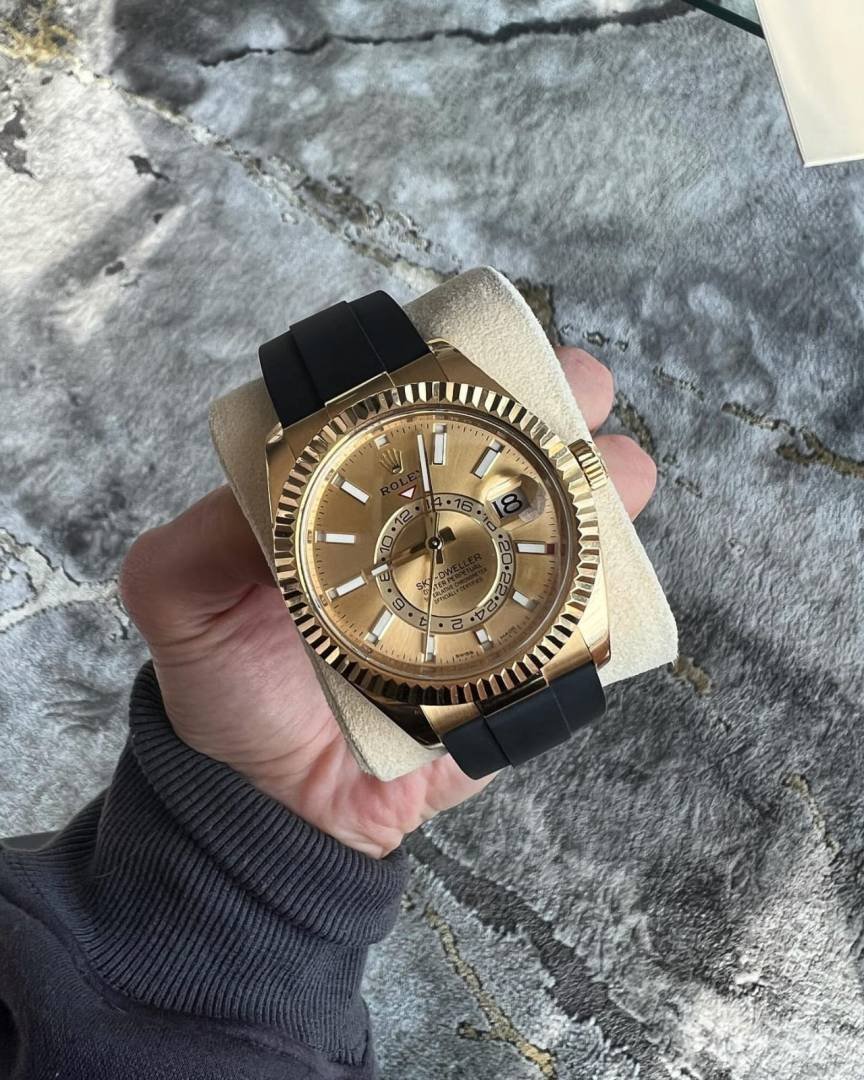 Rolee_x Oyster perpetual Sky Dweller