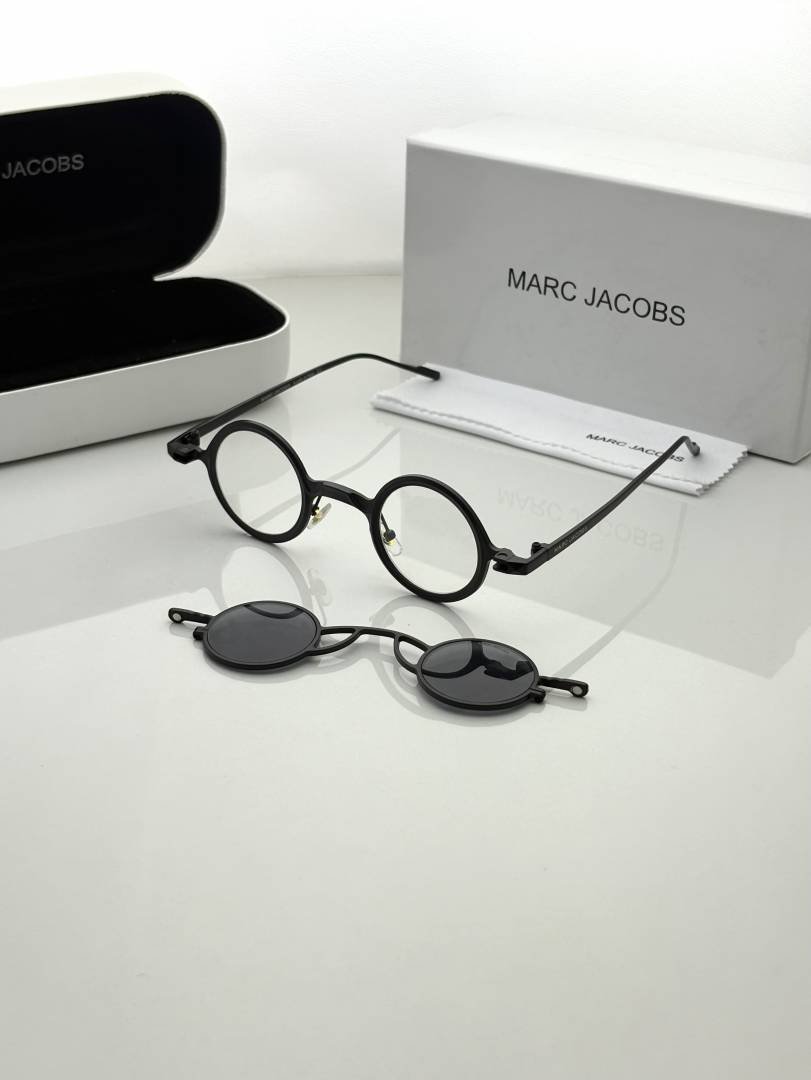 Marc.Jacobs 58118 attachment