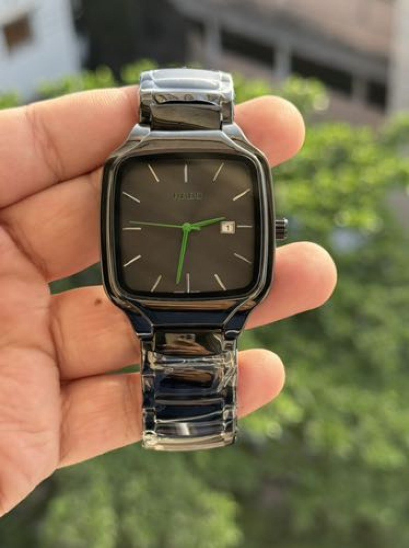 RAADO SQUARE BLACK