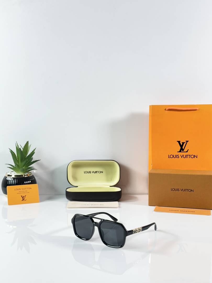 luois vuton_2687_Gold_Black