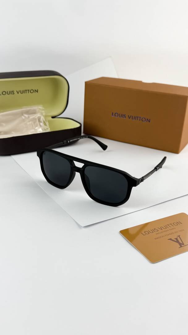 Luois vuton black 1049 Main image