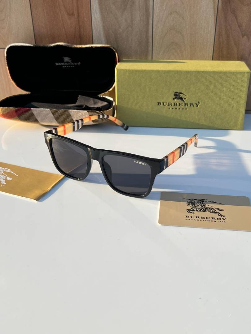 Burberr 4395 glossy black Main image