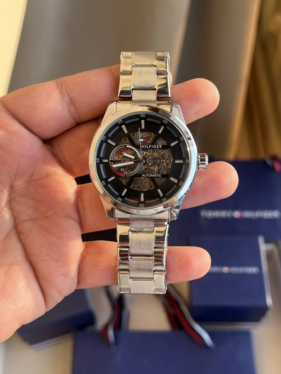 TOMMY HILFIGR AUTOMATIC SILVER BLACK PREMIUM WATCH Main image