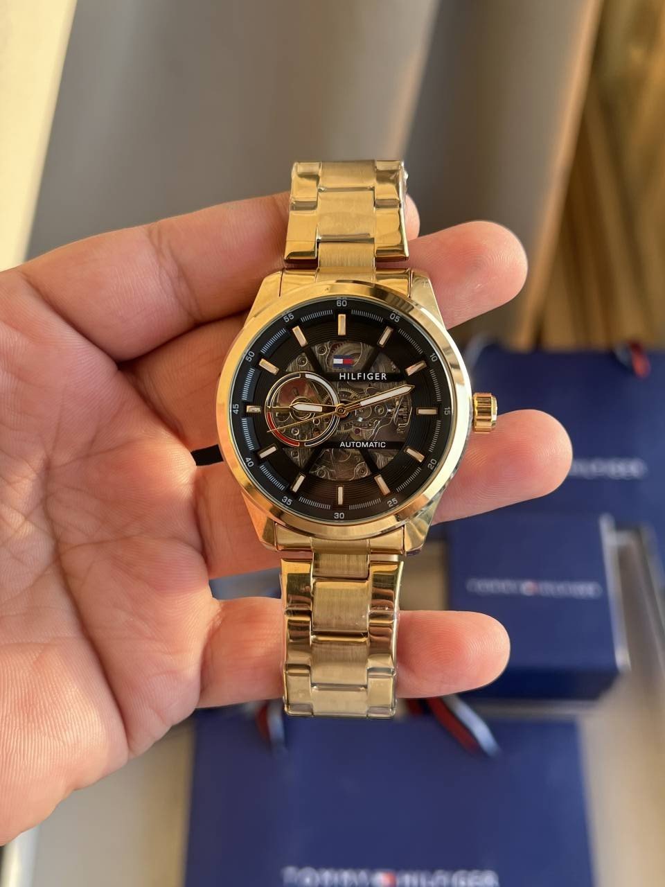 TOMMY HILFIGR AUTOMATIC GOLD BLACK PREMIUM WATCH Main image