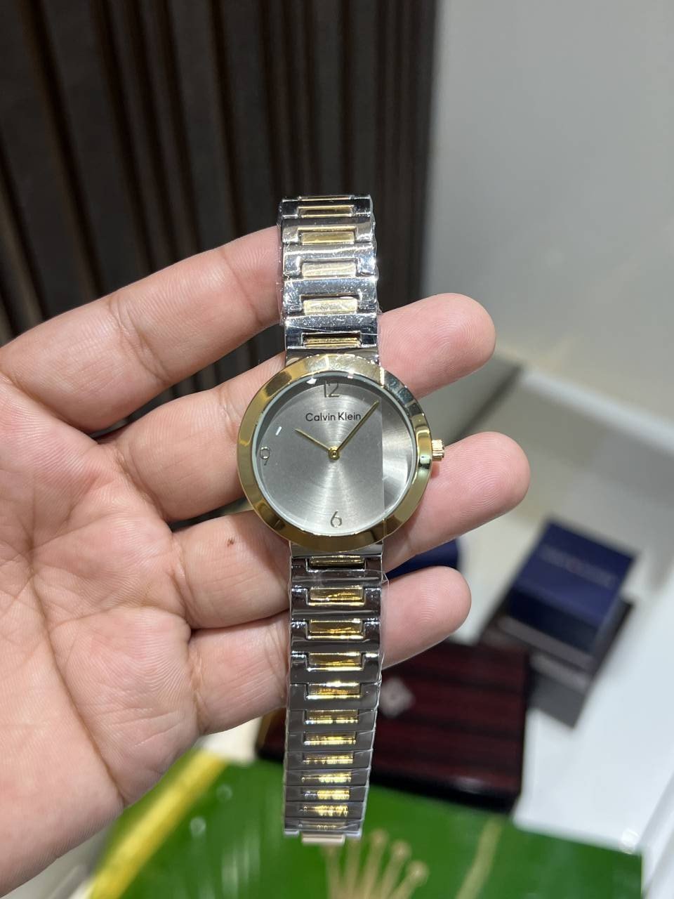 CALVIN KLEIIN GREY DIAL PREMIUM WATCH FOR HER Main image