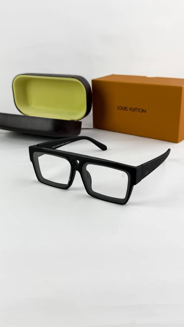 Loui_vuitton_black _1984plano Main image
