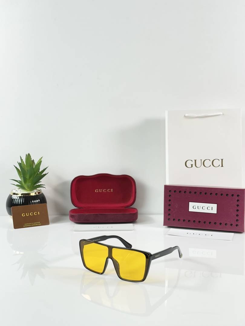 Gucc 7110 Black Yellow Main image