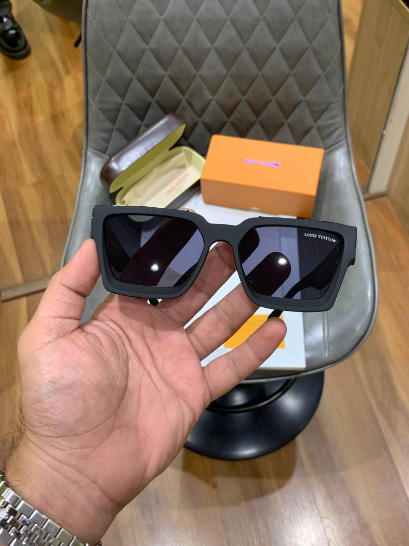 Loui vuitton millionaire full black Main image