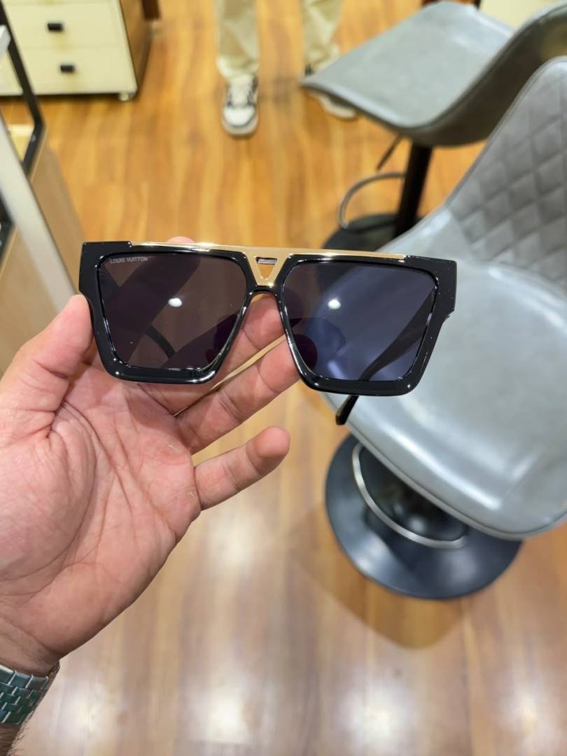 Loui vuitton 1502 black gold Main image