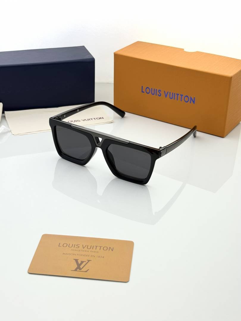 Loui Vuitton 1985 black Main image