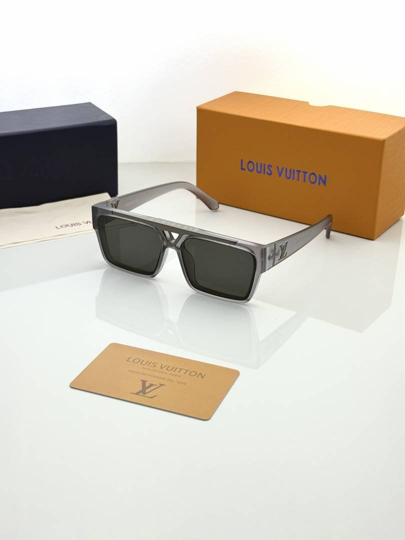 Loui Vuitton 1984 grey black Main image