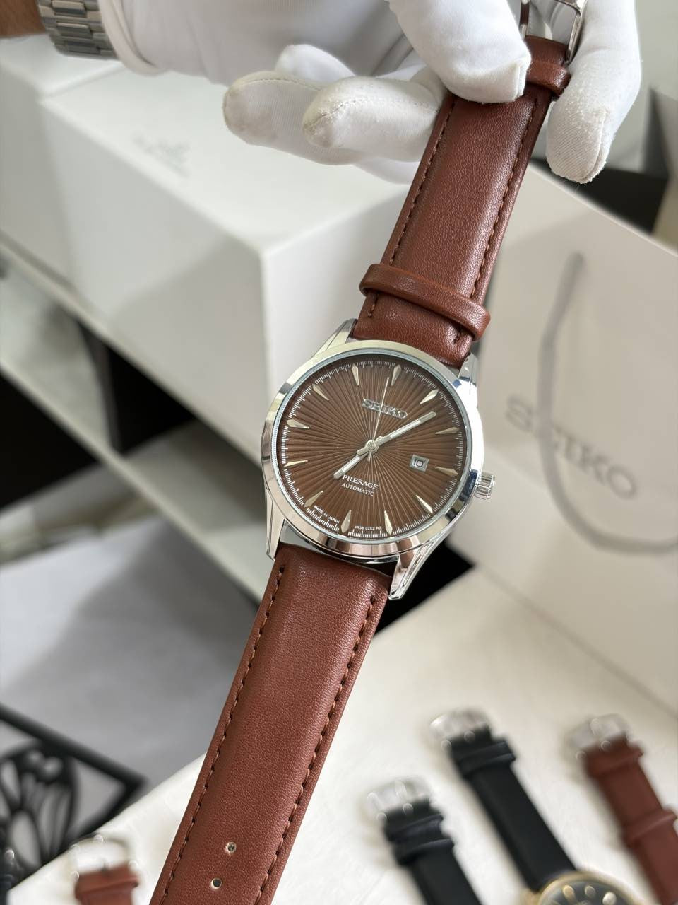 SEIKO PRESAGE LEATHER QUARTZ 933 Secondary image