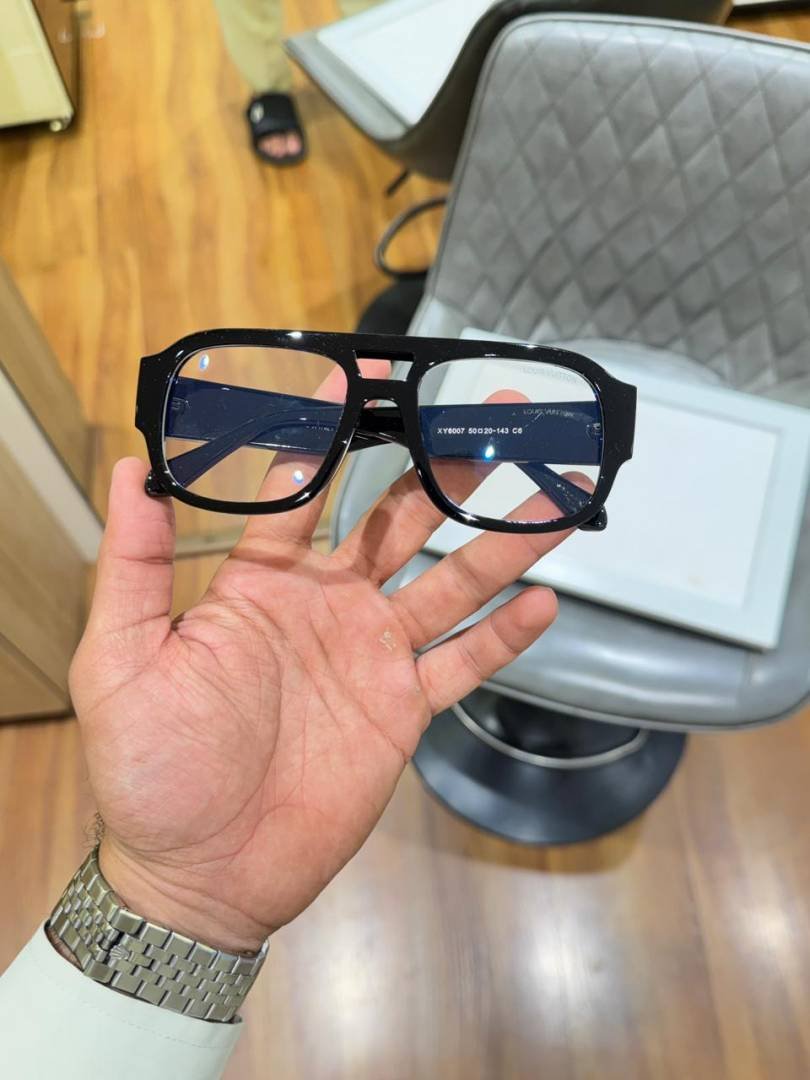 loui vuitton 6007 black plano Main image