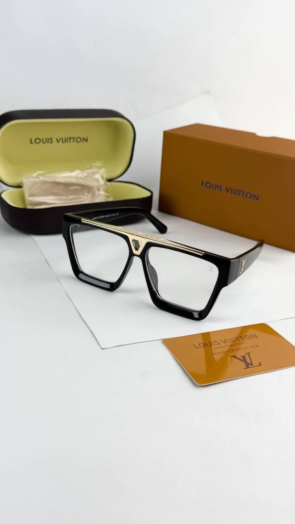 Loui_vuitton_gold_black_plano_1502 Main image