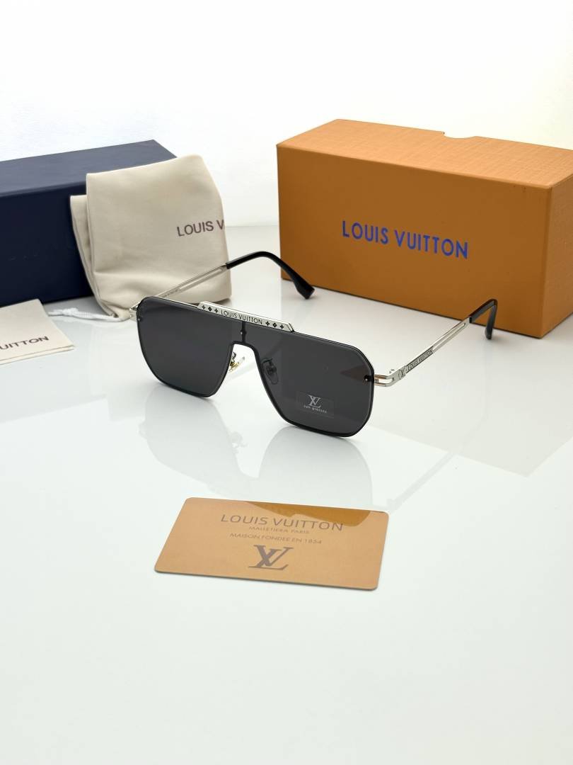 Loui Vuitton 24027 silver black Main image
