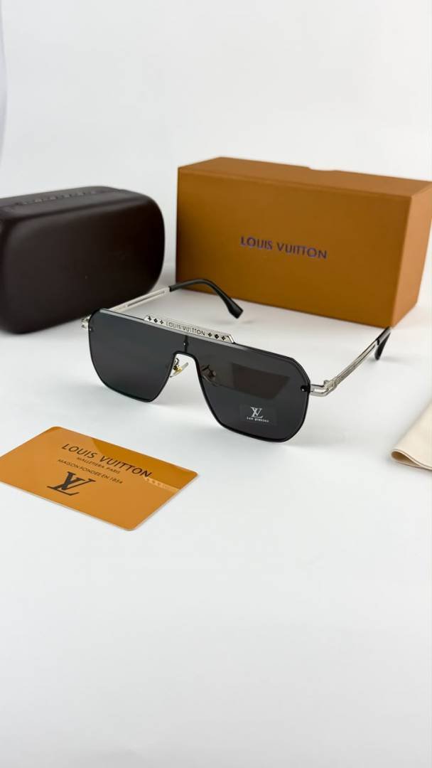 Loui_vuitton_silver_black_24027 Main image