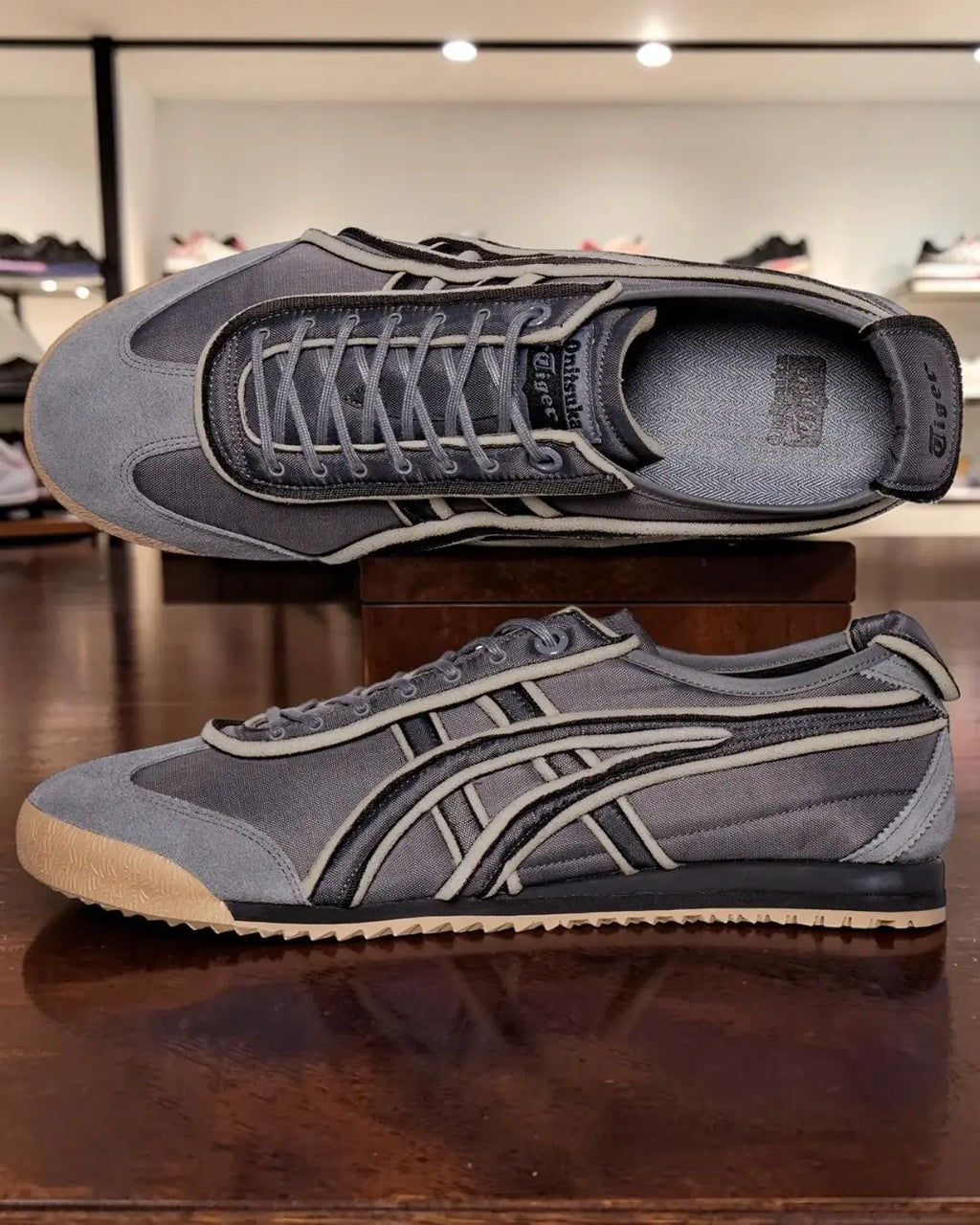 Onitsuka Tiger Mexico 66 SD METROPOLIS 7A Premium Mens Sneakers D-2102