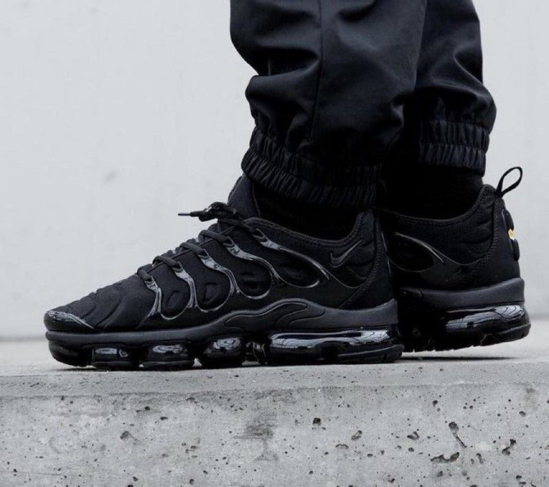 Nike VAPORMAX PLUS TRIPLE BLACK Main image