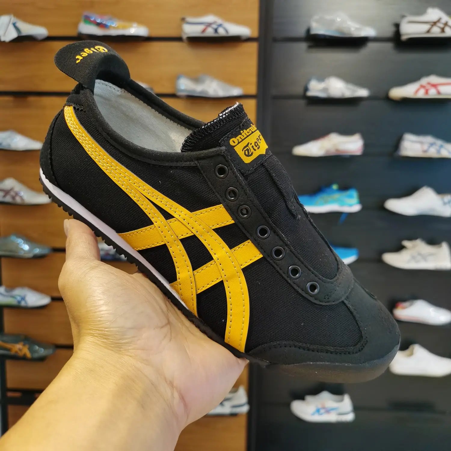 Onitsuk_a Tiger Mexico 66 Slip On Black Yellow Sneakers For Girls D-2015 Main image