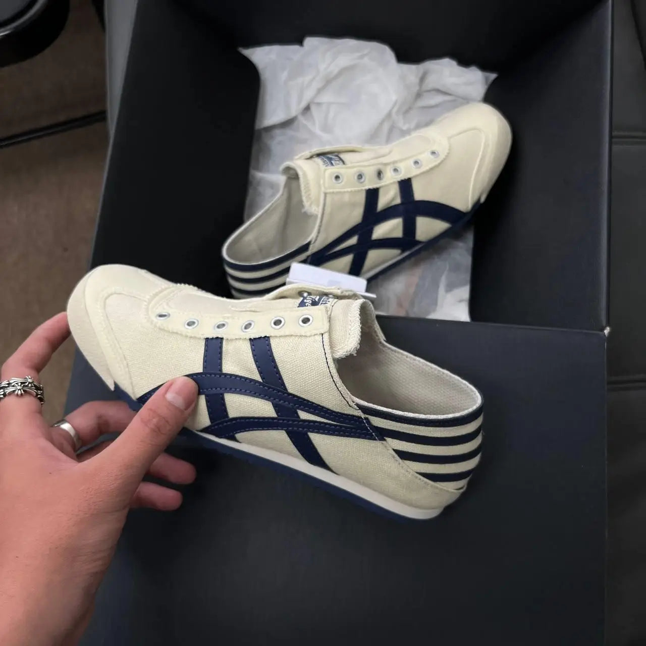 onitsuka tiger Mexico 66 Paraty Natural Navy Beige Slip On Girls D-1895