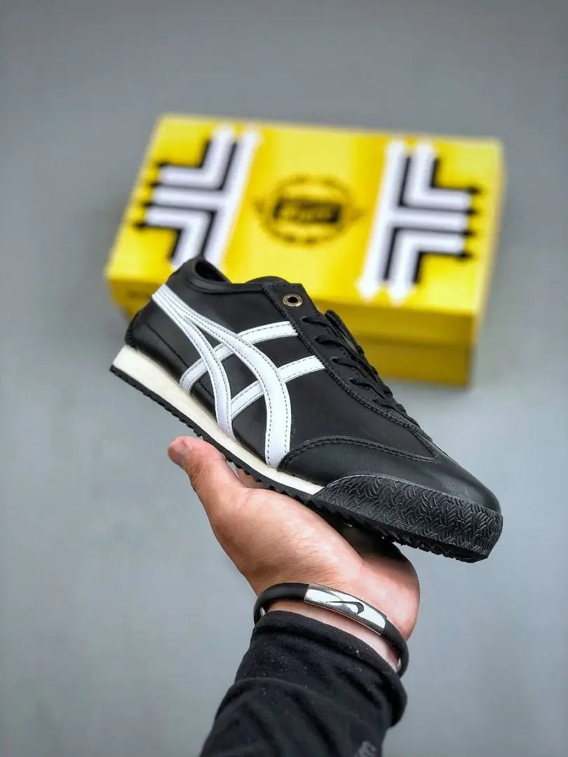 Onitsuka Tiger MEXICO 66 SD BLACK WHITE Main image