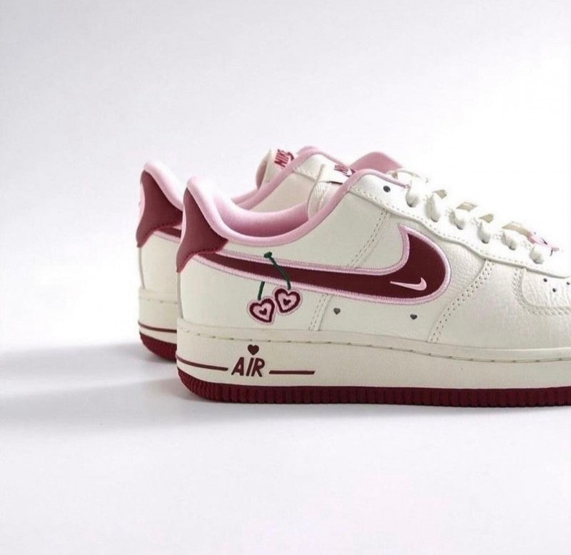 NIKE AIR FORCE 1 LOW VALENTINES DAY Main image