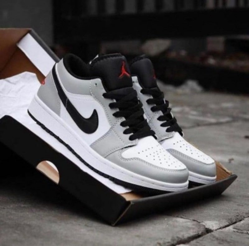 Nike Air Jordan Retro 1 LOW SMOKE Main image