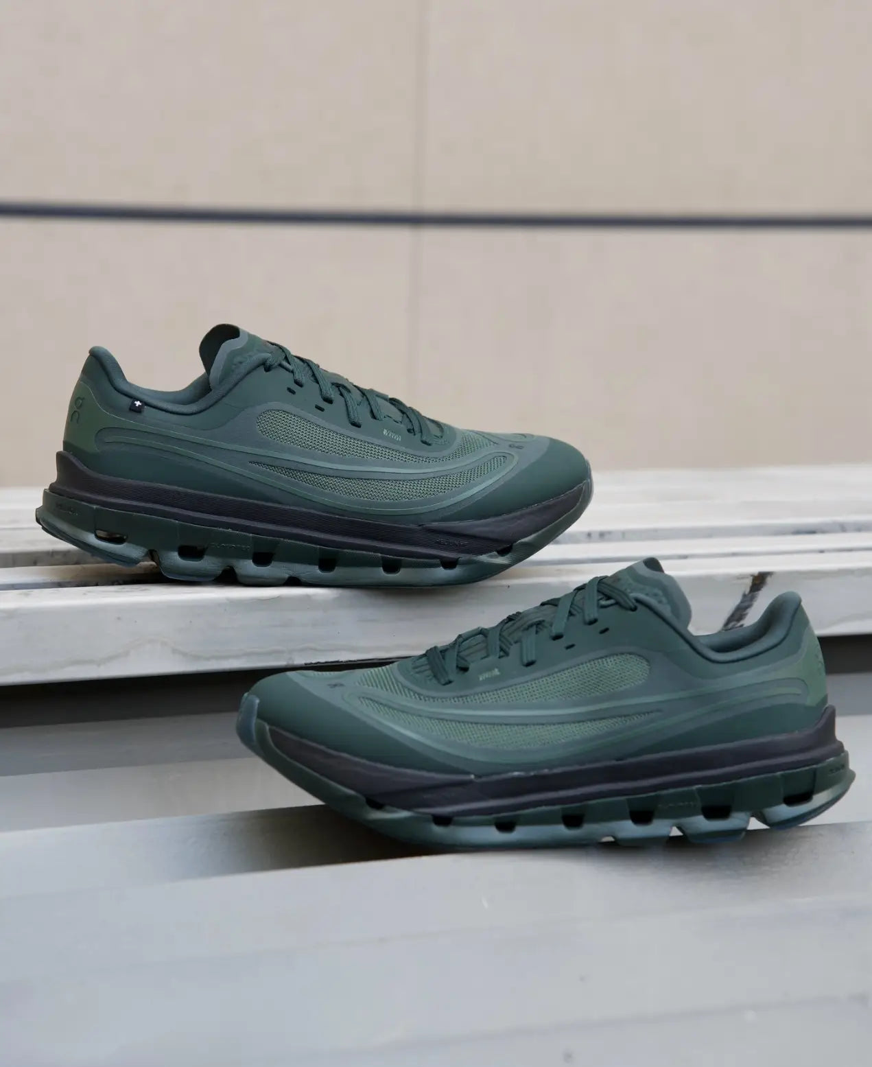 On Cloudflow 5 AD IKON OBSIDIAN GREEN Main image