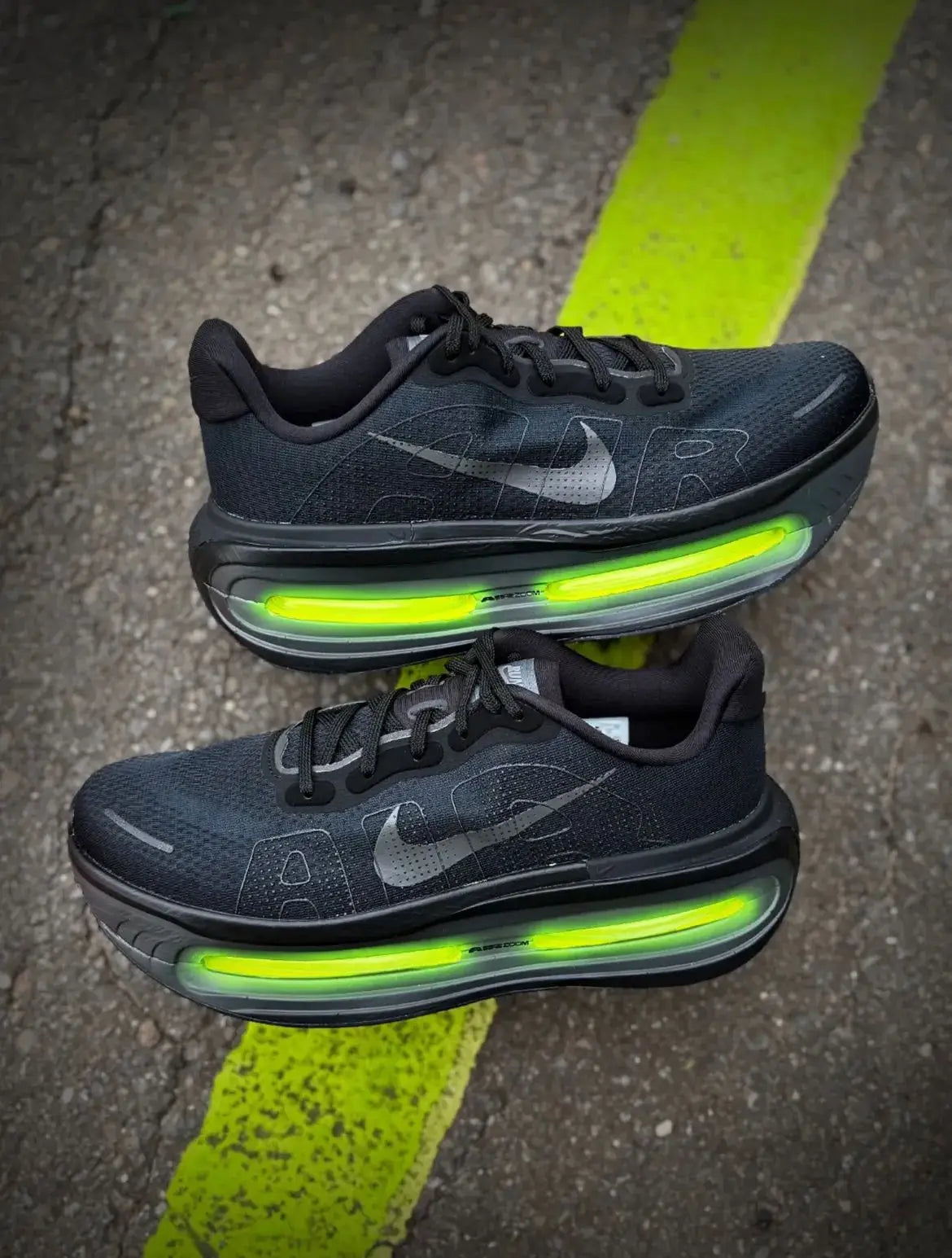 Nike Air Zoom Vomero Premium BLACK VOLT Main image