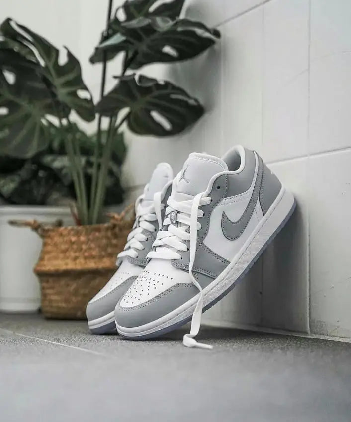 Nikee Air Jordan Retro 1 Low WOLF GREY Main image