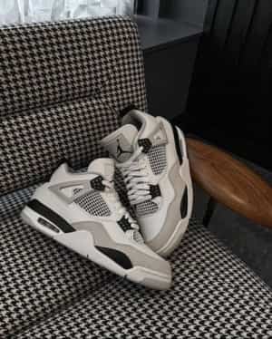 Nike Air Jorden Retro 4 MILITARY B Main image