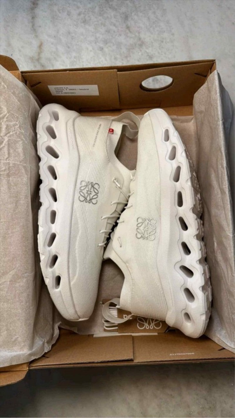 On Cloud Loewee X Tilt 2 0 TRIPLE WHITE Main image