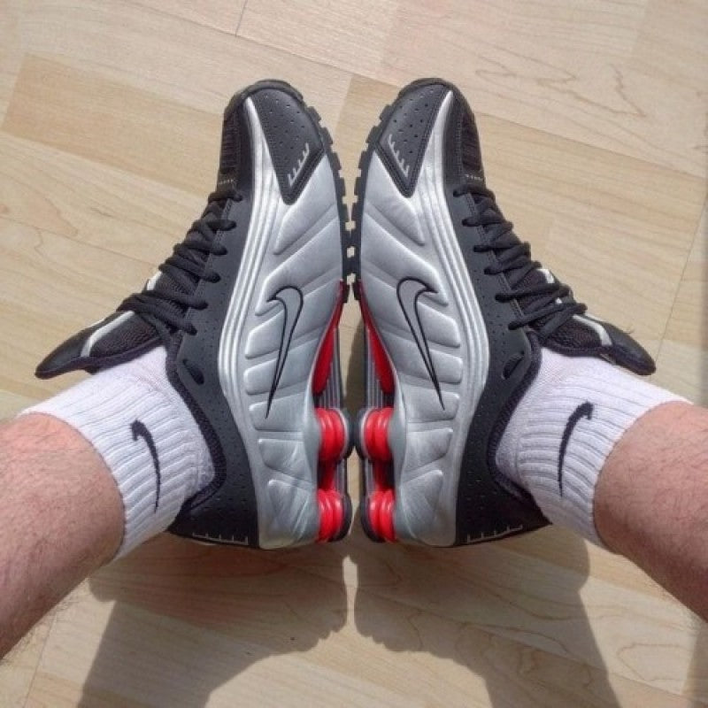 Nike Air Shox R4 METALLIC BLACK SILVER Main image