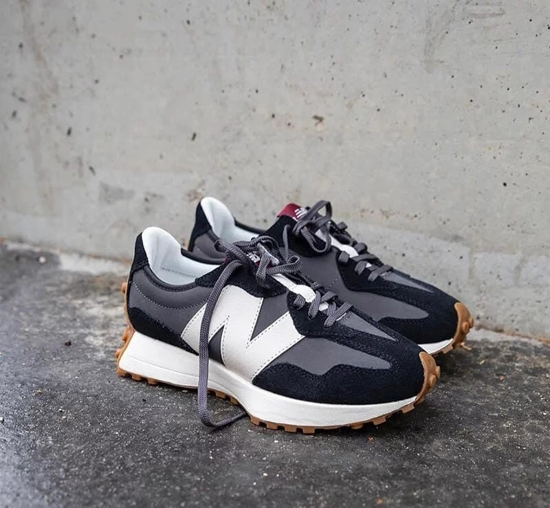 New Balance 327 Black White Main image