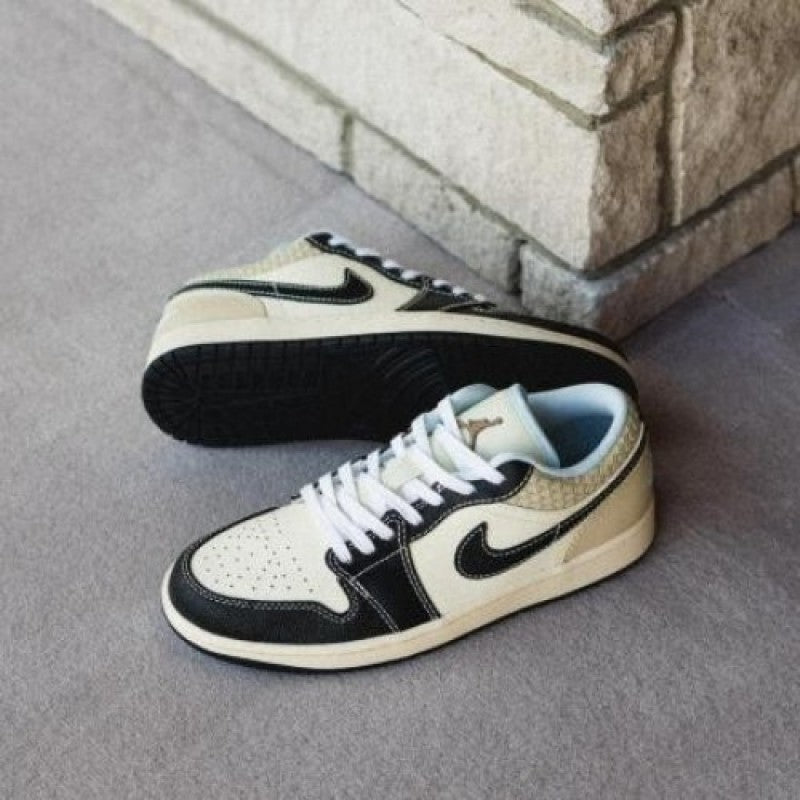 Nike Air Jordan 1 Low SE COCONUT MILK BLACK Main image