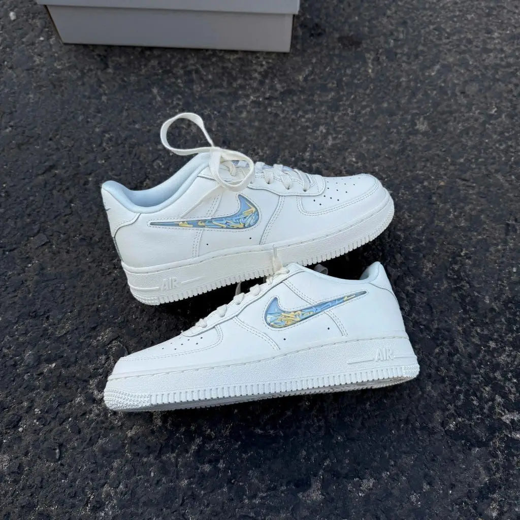 Nike AIRFORCE 1 LV8 3 SAIL CELESTINE BLUE YELLOW Main image