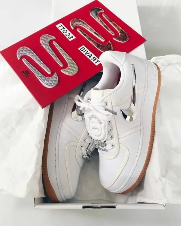 Nik e Air Force 1 Low X Travis Scott Sail With Accessories Main image