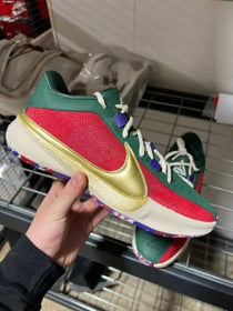 Nik_e Zoom freak 5 keep it a buck