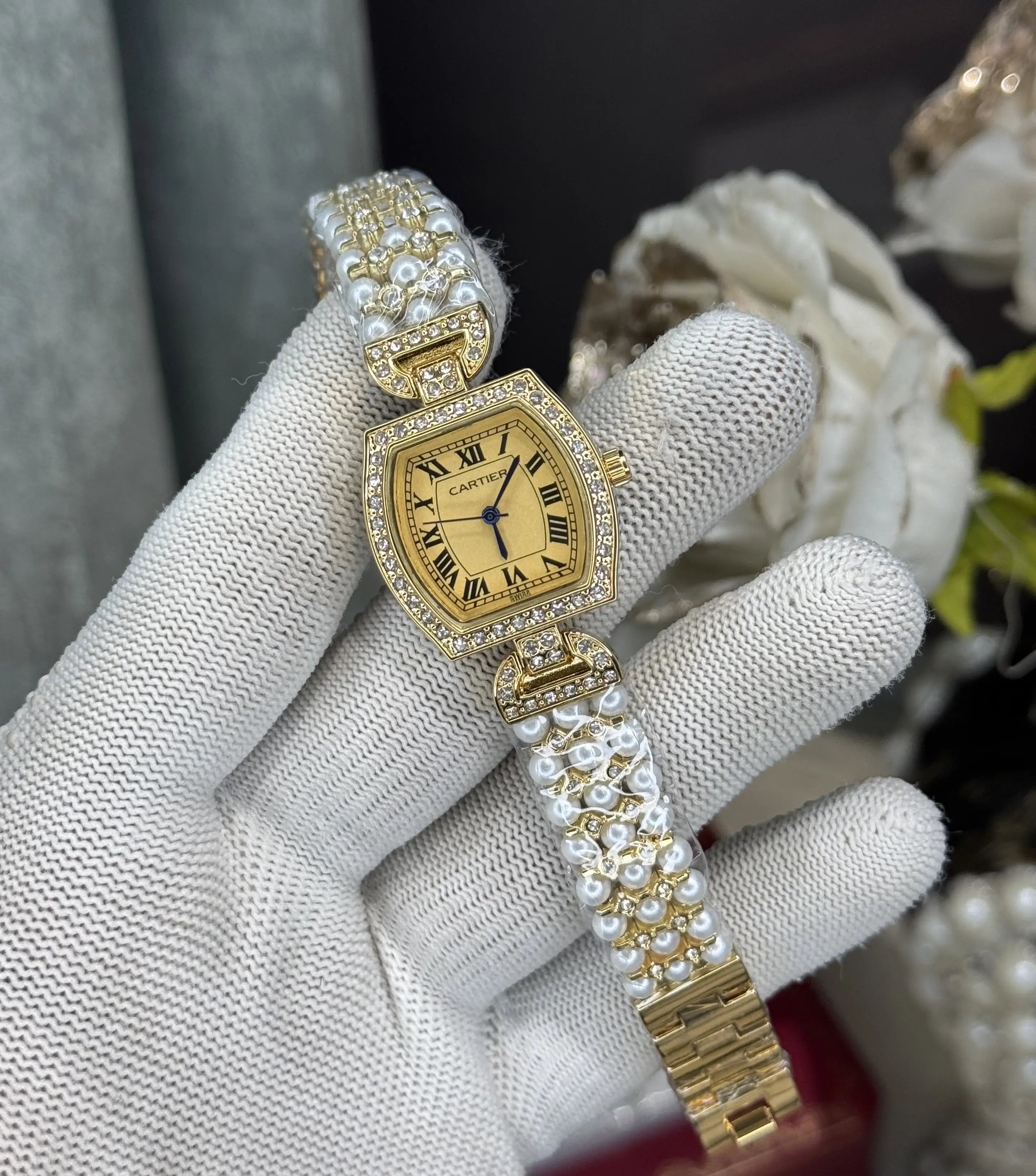 Cartie r Pearls All Gold Premium Watch Secondary image
