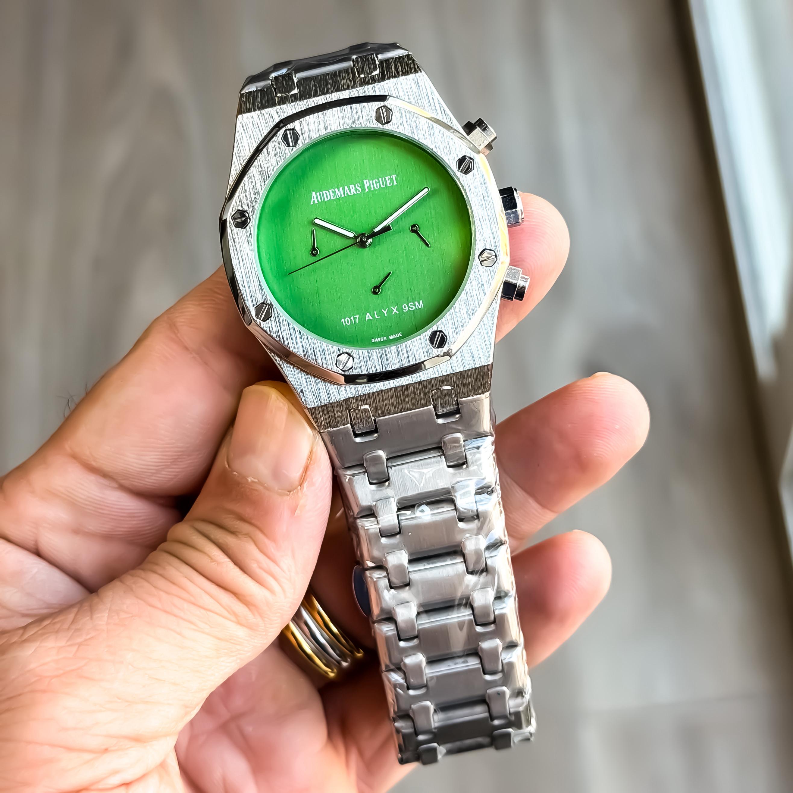 AUDEMARS_PIGUET_SILVER-GREEN Secondary image