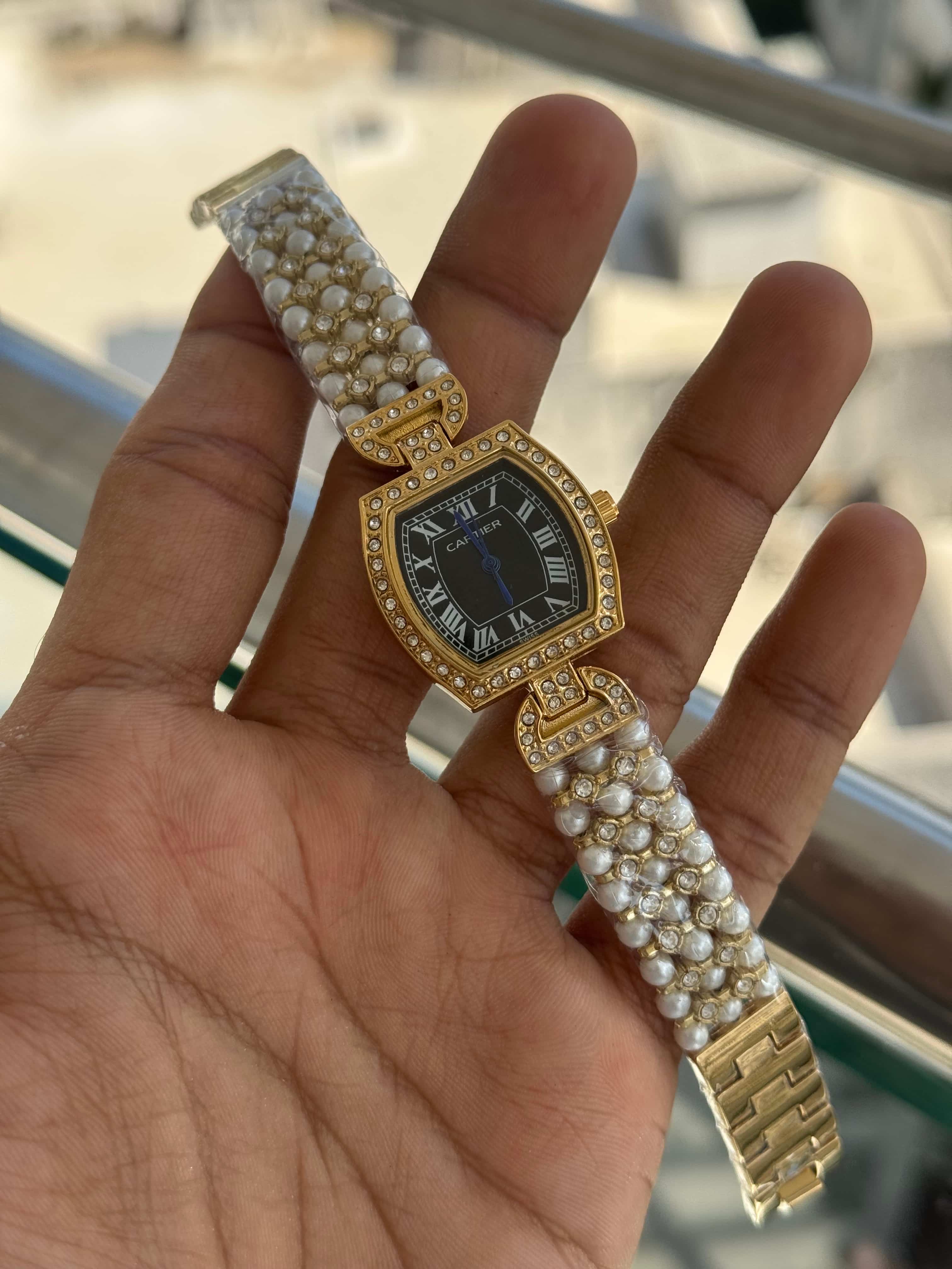 Cartie r Pearls Gold Black Premium Watch