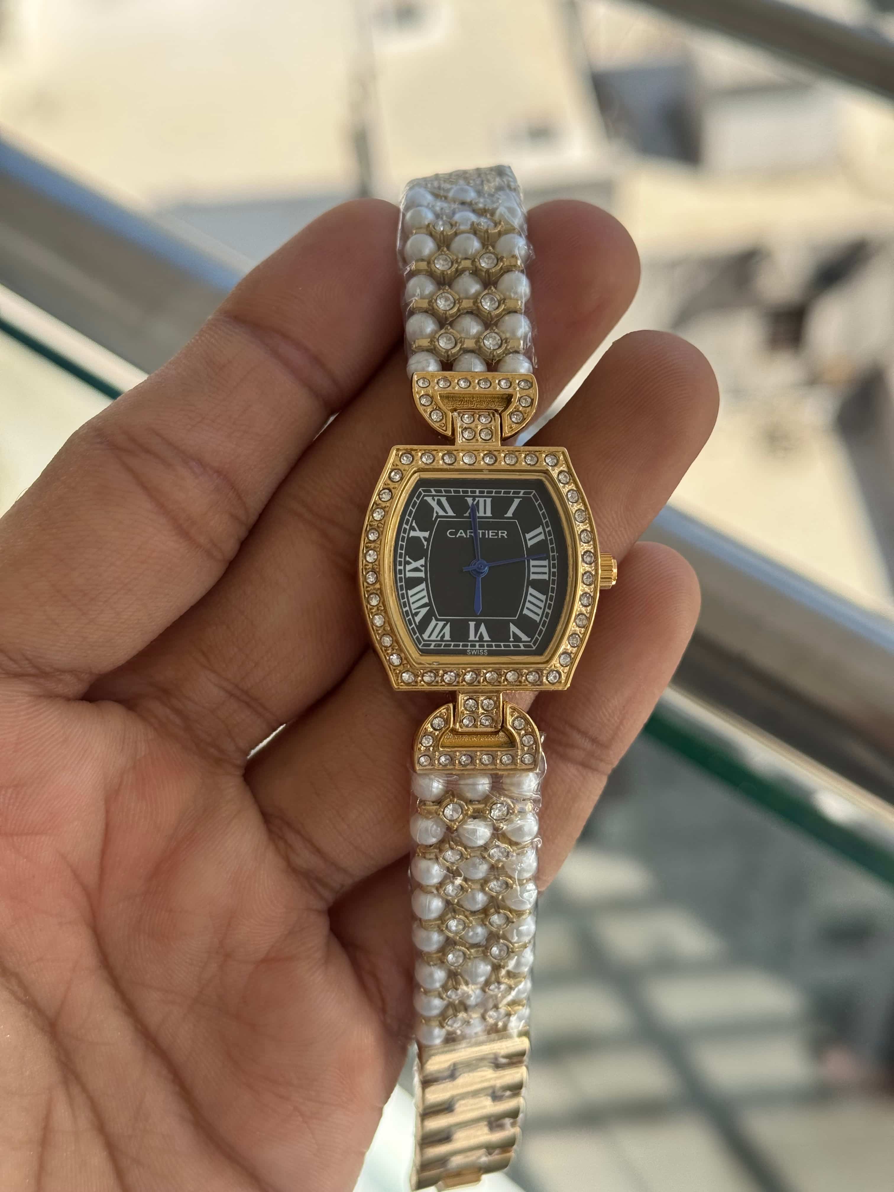 Cartie r Pearls Gold Black Premium Watch Main image