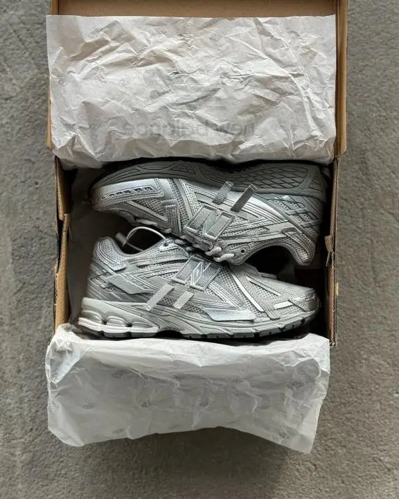 New balanc e 1906A Concrete Metallic Silver