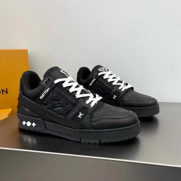 Loui_s vuitton trainer black embossed monogram With Accessories
