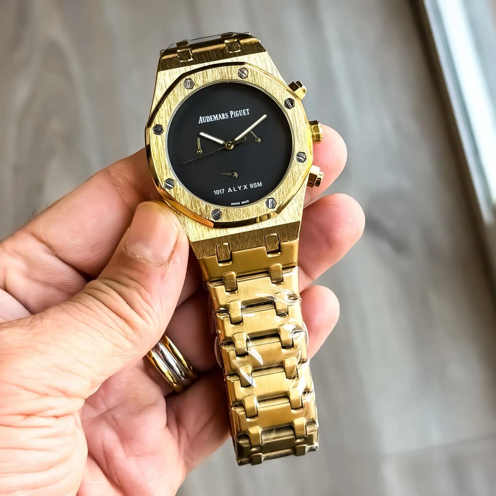 AUDEMARS_PIGUET_GOLD-BLACK Main image