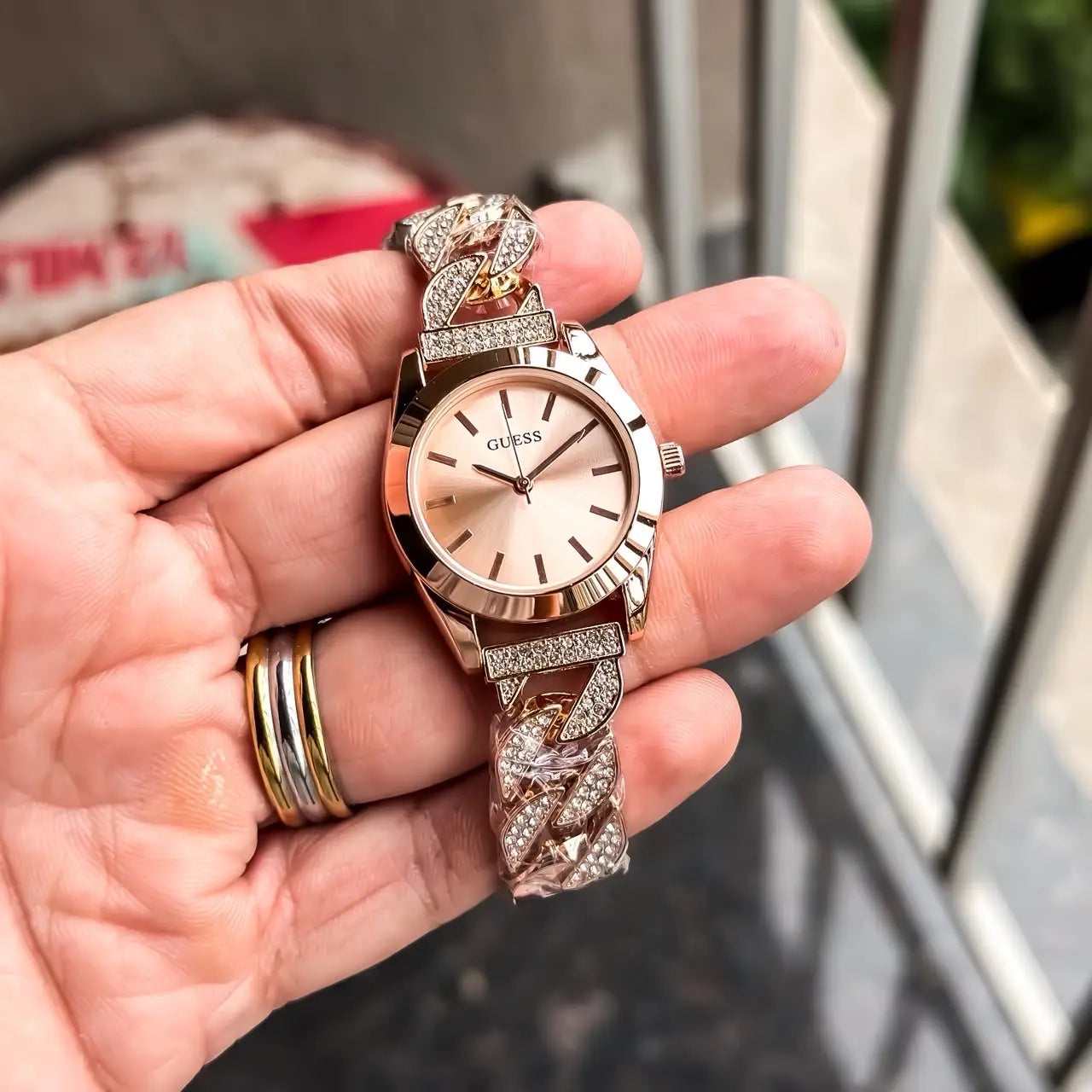 GUESS_LADIES_ROSEGOLD Main image
