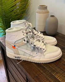 Nik_e Jordan retro 1 X off white UNC