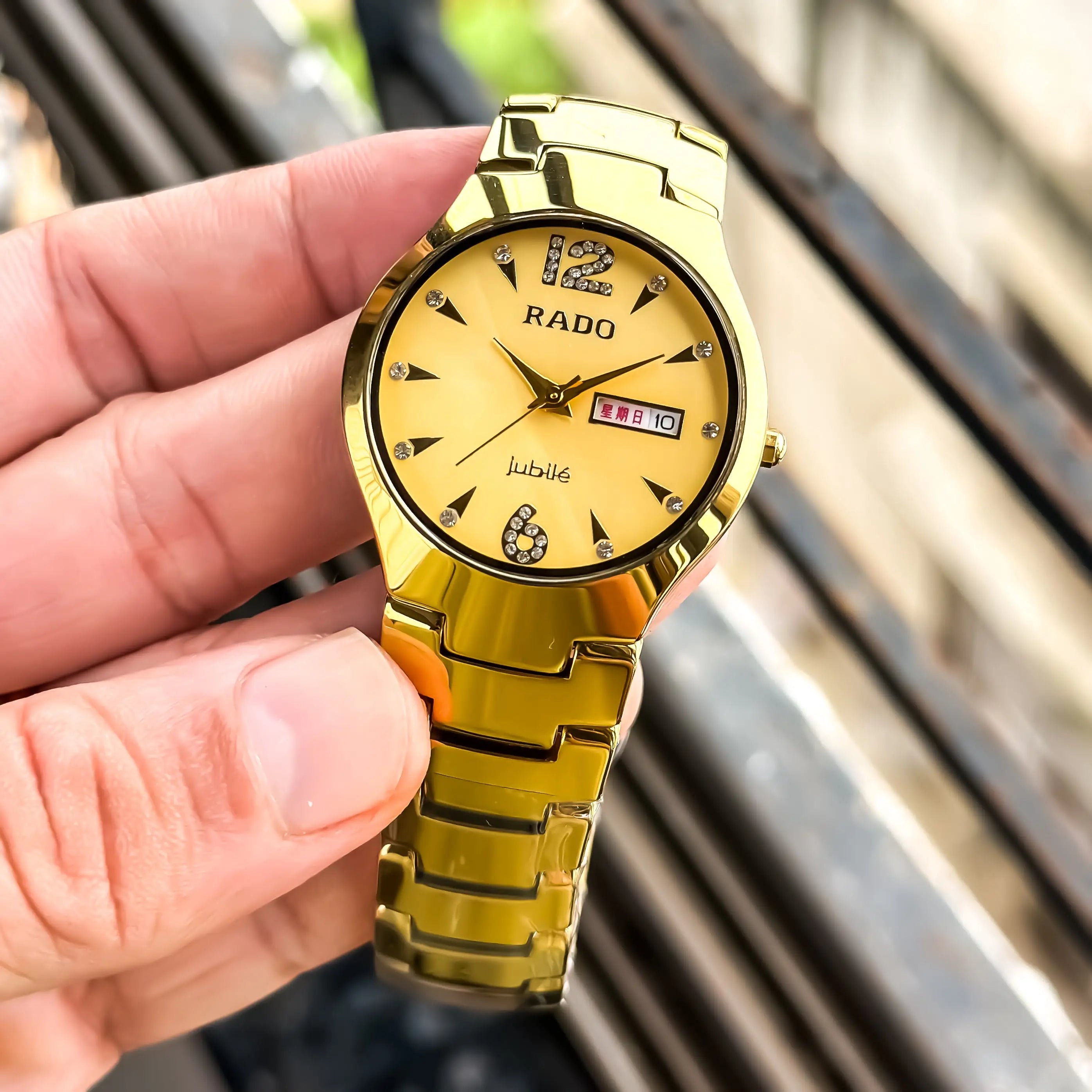 RADO_CERAMIC_FULL_GOLD Secondary image