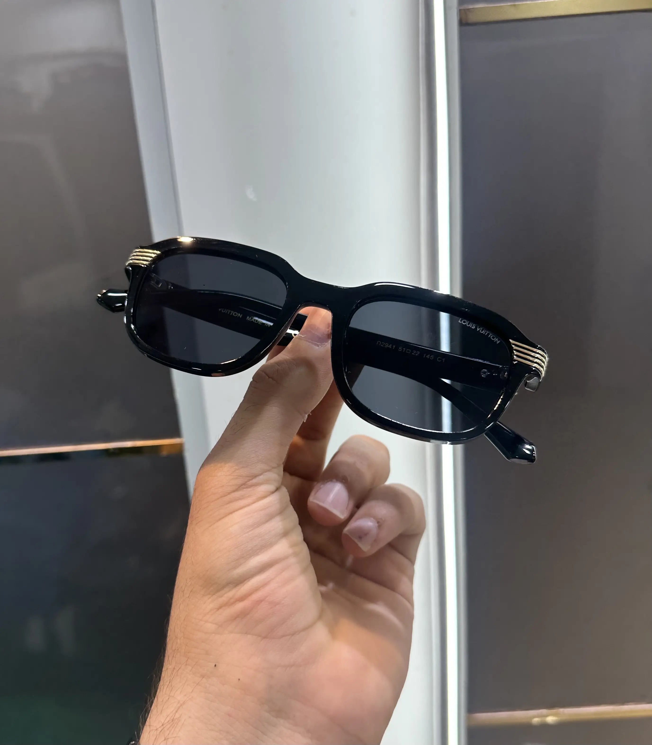 Louis Vuitto n All Black Premium Shades 2941 Secondary image